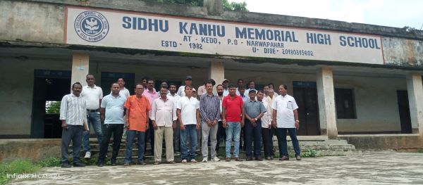 Jadugora : सिद्धू-कान्हू मेमोरियल हाई स्कूल केडो का हुआ पुनर्गठन, पलटन मुर्मू बने अध्यक्ष