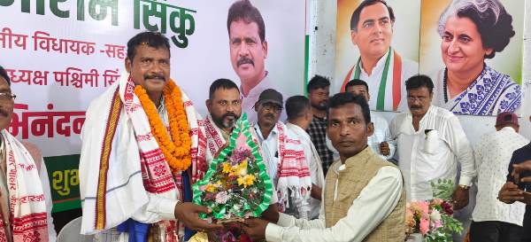 Chaibasa : नवनियुक्त कांग्रेस जिलाध्यक्ष सोनाराम सिंकु के स्वागत में उमड़ा जनसैलाब