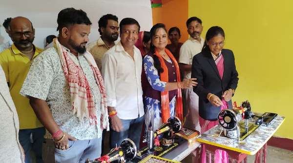 Jadugora : वीरग्राम में शुरू हुआ निःशुल्क महिला सिलाई प्रशिक्षण केंद्र, सात महिलाओं का चयन