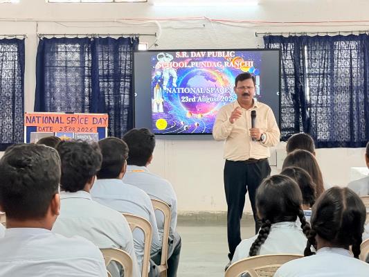 Ranchi : राष्ट्रीय अंतरिक्ष दिवस पर एसआर डीएवी पब्लिक स्कूल, पुंदाग में विशेष कार्यक्रम का आयोजन