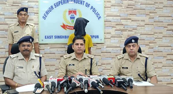 Jamshedpur : बागबेड़ा में चाकू की नोक पर लूट, दो आरोपी गिरफ्तार, नाबालिग भी शामिल