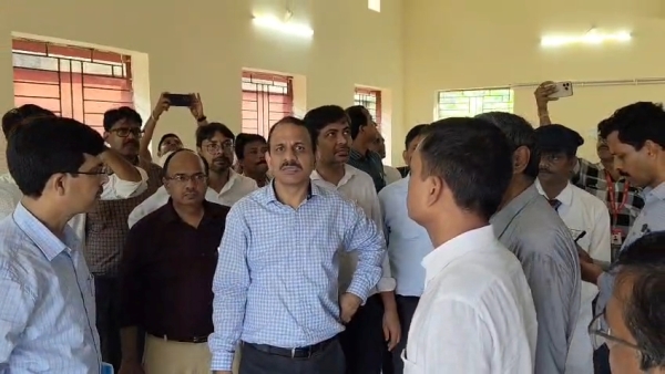 Chandil:दक्षिण पूर्व रेलवे जीएम एके जैन ने किया चांडिल जंक्शन का निरीक्षण, पार्किंग, लिफ्ट, प्लेटफॉर्म और यात्री सुविधाओं का लिया जायजा, सुधार के दिए निर्देश