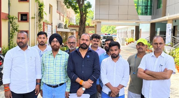 Jamshedpur : SSP से मिले कांग्रेस के पूर्व जिलाध्यक्ष आनंद बिहारी, कहा- अपराधियों पर हो सख्ती, निर्दोष नागरिकों के साथ बल प्रयोग अनुचित