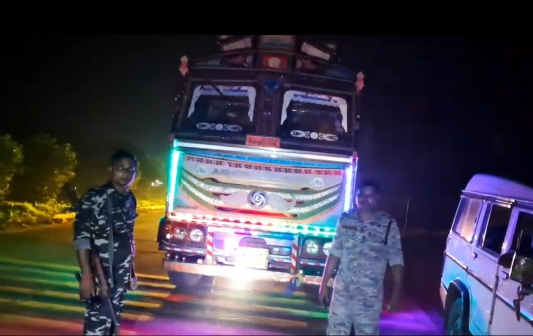 Jhargram: झाड़ग्राम पुलिस की बड़ी कार्रवाई, दो वाहनों में अवैध रूप से ले जाए जा रहे 45 मवेशियों को कराया मुक्त, वहां चालक गिरफ्तार