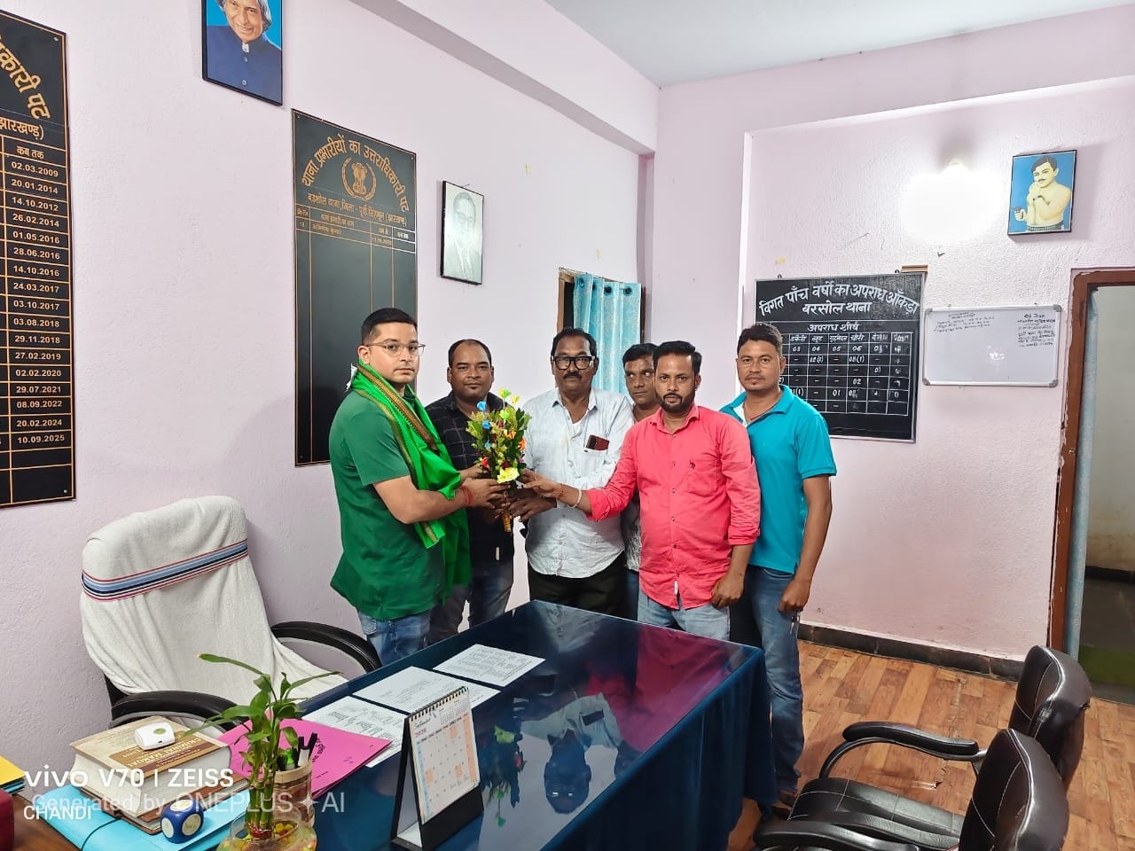 Bahragora : जेएमएम प्रतिनिधिमंडल ने बरसोल के नए थाना प्रभारी का किया सम्मान, क्षेत्र की सुरक्षा पर की चर्चा