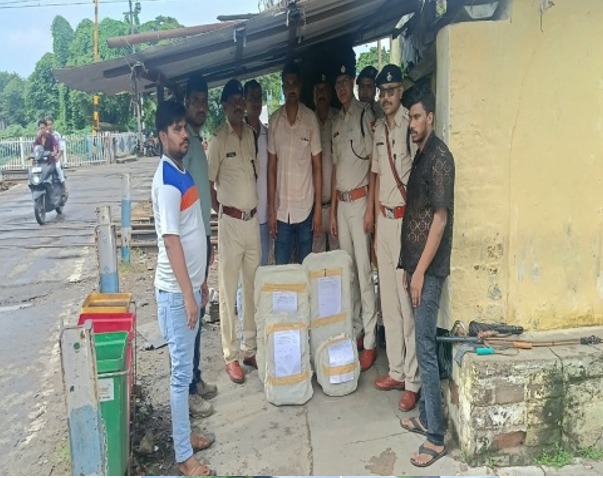 Santragachi : पुरी-हावड़ा वंदे भारत एक्सप्रेस के कोच से 42.680 किलो गांजा बरामद