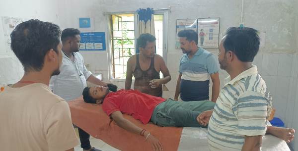 Bahragora : अनियंत्रित बाइक अज्ञात वाहन से टकराई, चालक गंभीर, बारीपदा रेफर