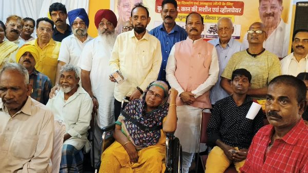Jamshedpur : प्रधानमंत्री मोदी के जन्मदिन पर भाजपा का सेवा कार्यक्रम, दिव्यांगजनों को बांटे कृत्रिम अंग और सहायता उपकरण