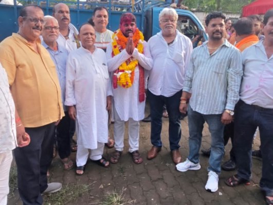 Jamshedpur : ब्राह्मण युवा शक्ति संघ के नव निर्वाचित पदाधिकारियों को महेंद्र पांडेय ने दी बधाई, कहा- समाज को एकजुट करने में सकारात्मक भूमिका निभाए नई टीम