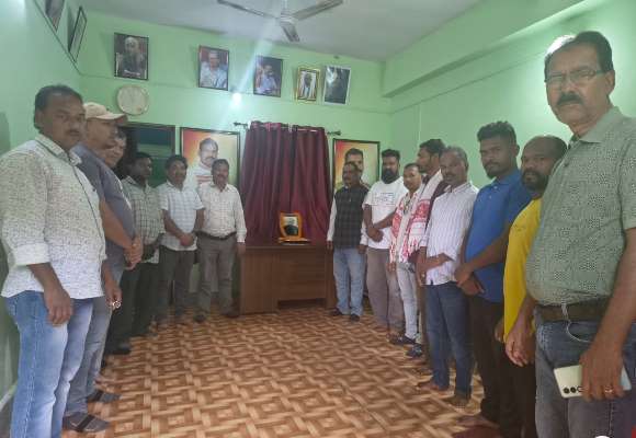 Chaibasa : प्रख्यात अर्थशास्त्री एवं पूर्व प्रधानमंत्री डॉ. मनमोहन सिंह की जयंती पर कांग्रेसजनों ने किया नमन 