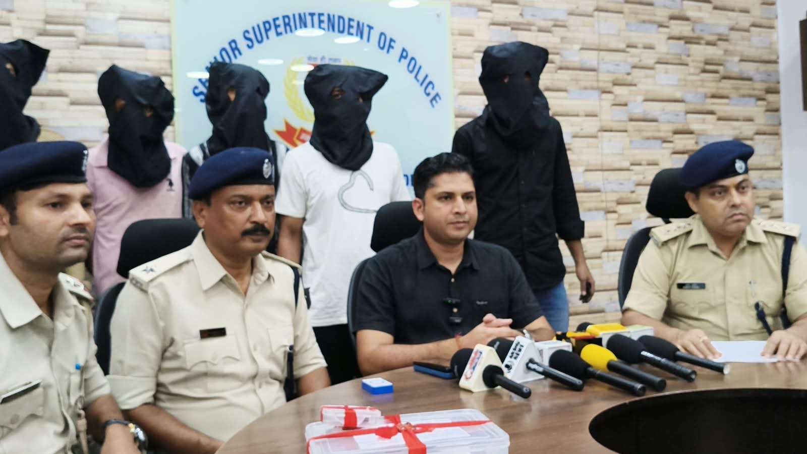 Jamshedpur : जुगसलाई में विश्वकर्मा पूजा के दिन हत्या करने की कथित साजिश का खुलासा, हथियार के साथ राज बच्चा समेत पांच गिरफ्तार