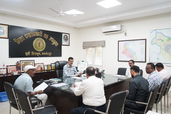 Jamshedpur : उपायुक्त ने राष्ट्रीय आयुष मिशन के तहत संचालित योजनाओं के प्रभावी क्रियान्वयन एवं ग्रामीण क्षेत्रों तक आयुष सेवाओं की पहुंच बढ़ाने के दिए निर्देश