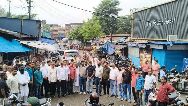 Jamshedpur : बैंक डकैती और लगातार चोरी के विरोध में गोलमुरी बाजार बंद, व्यापारियों में आक्रोश