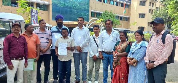 Jamshedpur : छोटागोविन्दपुर जलापूर्ति योजना को लेकर जिला परिषद सदस्य एवं उप प्रमुख डीसी को ज्ञापन सौंपा