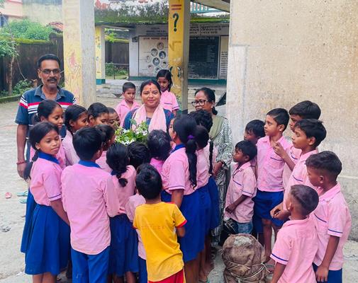 Potka : मुखिया के प्रयास से विद्यालय में लगा नया चापाकल, पेयजल की समस्या हुई दूर