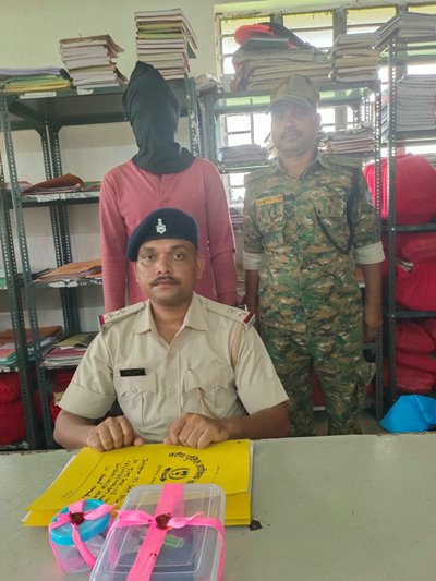 Jadugora : जादूगोड़ा पुलिस ने नशा के खिलाफ भुरकाडीह गांव में दी दबिश, 15 पुड़िया ब्राउन शूगर के साथ युवक गिरफ्तार, भेजा गया जेल
