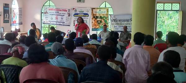 Jhargram : आदिवासी गांव में लगा कानूनी जागरूकता शिविर, न्यायाधीश ने दी अधिकारों की जानकारी 