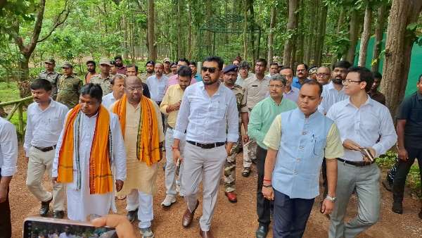 Jhargram : झाड़ग्राम में टाइगर सफारी शुरू होने से पर्यटन को बढ़ावा मिलेगा, आर्थिक समृद्धि के नए अवसर पैदा होंगे : मनोज कुमार उरांव