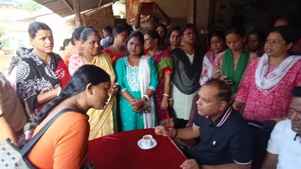 Jhargram : जनता के बीच पहुंचे विधायक, चाय पर चर्चा में सुनीं जनता की समस्याएं, समाधान का दिया भरोसा