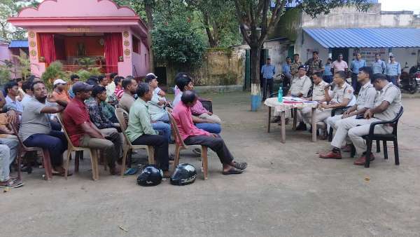Jhargram : दुर्गापूजा के दौरान कानून-व्यवस्था, यातायात और श्रद्धालुओं की सुरक्षा को लेकर झाड़ग्राम पुलिस ने शुरू की तैयारियां