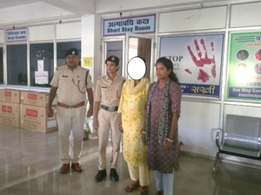 Kharagpur : धालभूमगढ़ स्टेशन से लावारिश हालत में घुमती मिली 17 वर्षीय किशोरी, RPF ने वन स्टॉप सेंटर को सौंपा