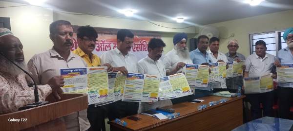 Jamshedpur : सैरात बाजार के दुकानदारों ने प्रसाशन को दी चेतावनी, भाड़ा वृद्धि वापस नहीं तो, सडक पर उतरकर करेंगे आंदोलन