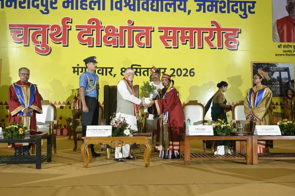 Convocation Ceremony : डिग्री अवसर दे सकती है, लेकिन वास्तविक पहचान चरित्र और कर्मों से बनती है : राज्यपाल