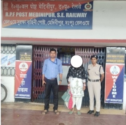 Kharagpur : ऑपरेशन नन्हे फरिश्ते के तहत RPF ने दो नाबालिग को सुरक्षित बचाया, मेदिनीपुर चाइल्ड लाइन को सौंपा 