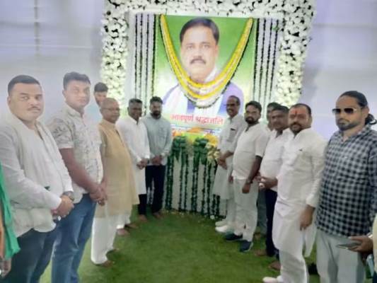 Jamshedpur : पूर्व मंत्री सुदिव्य कुमार सोनू को विधायक संजीव सरदार ने दी भावपूर्ण श्रद्धांजलि
