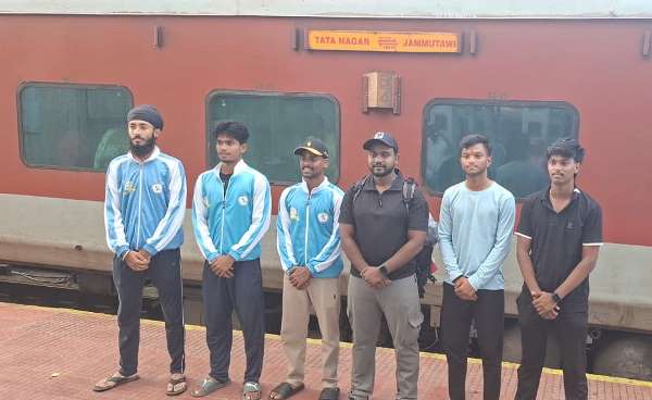 Jamshedpur : नेशनल क्रिकेट टूर्नामेंट अंडर – 19 में भाग लेने के लिए खिलाड़ियों का जत्था टाटानगर से पठानकोट के लिए हुआ रवाना