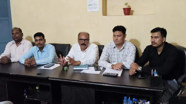 Jamshedpur : सुरक्षा गार्डों से 12 घंटे तक ड्यूटी कराने का आरोप, सुरक्षा एजेंसी संचालक सतेंद्र सिंह ने DLC से की जांच की मांग