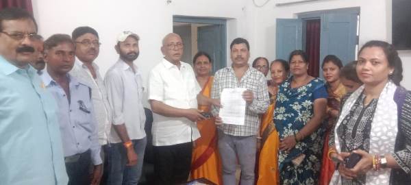 Jamshedpur : सोनारी में खुले मैदान के सार्वजनिक उपयोग से रोक की विधायक सरयू राय से शिकायत, विधायक ने कहा वार्ता कर मामले का कराएंगे समाधान 