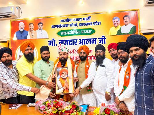 Jamshedpur : ताजदार आलम ने संभाला झारखंड भाजपा अल्पसंख्यक मोर्चा के प्रदेश अध्यक्ष का पदभार,  जमशेदपुर से बड़ी संख्या में सिख समाज के प्रतिनिधि पहुंचे रांची, गर्मजोशी से किया स्वागत 