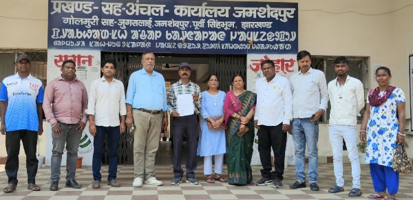 Jamshedpur : बीडीओ से मिले पंचायत प्रतिनिधि व स्थानीय लोग, सौंपा मांग पत्र, बागबेड़ा कॉलोनी में शुक्रवार से नियमित होगा कचरा उठाव
