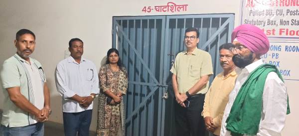 Jamshedpur : DC ने ईवीएम वेयर हाउस का किया निरीक्षण, ईवीएम एवं वीवीपैट के सुरक्षित रख-रखाव, त्रिस्तरीय सुरक्षा व्यवस्था, सीसीटीवी निगरानी की समीक्षा की