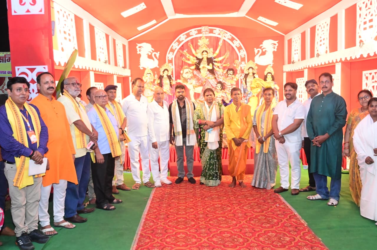 Jamshedpur/ potka : विधायक संजीव सरदार ने दर्जनों पूजा पंडालों का किया उद्घाटन