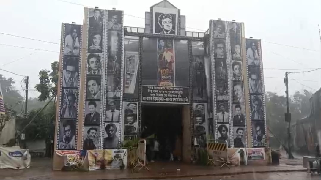 Jhargram  : झाड़ग्राम में मूसलाधार बारिश, कई पूजा मंडपों में पसरा सन्नाटा