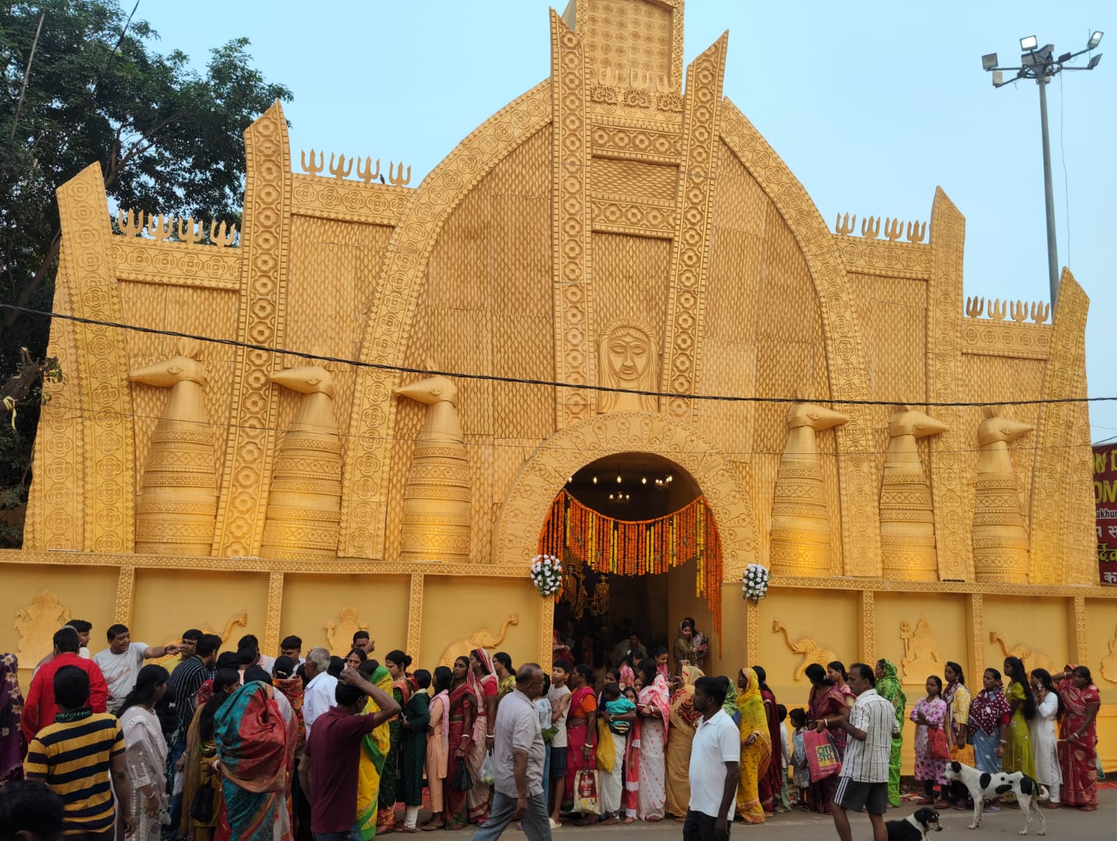 Potka : महाष्टमी पर मां दुर्गा के दर्शन को उमड़ी श्रद्धालुओं की भीड़