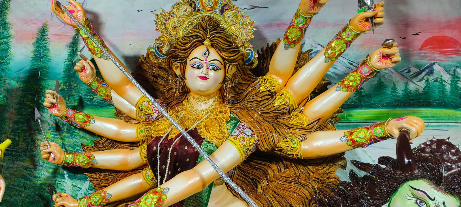 Potka: बंगला क्लब खैरपाल में मां दुर्गा की भव्य प्रतिमा बनी आकर्षण का केंद्र, दर्शन को उमड़ रही भीड़