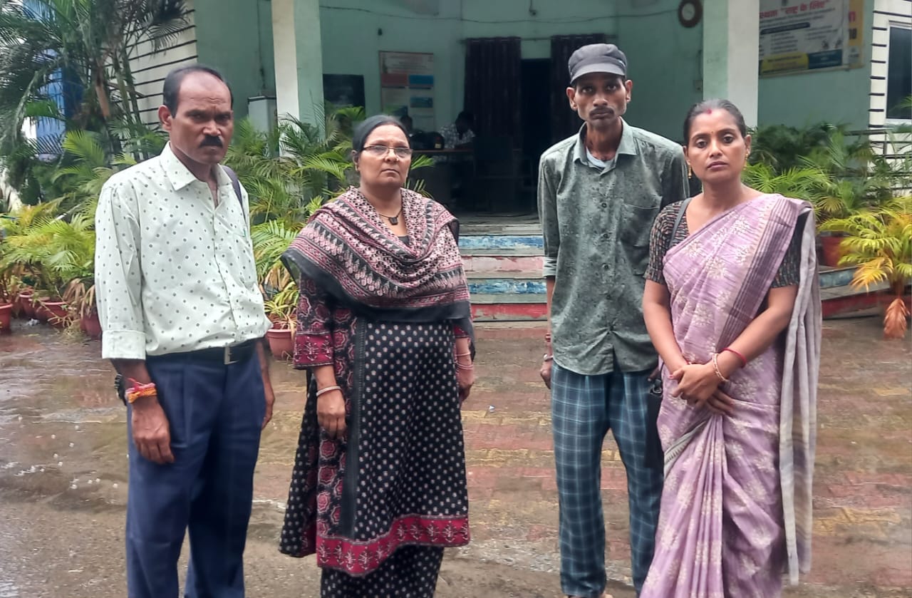 Jamshedpur : काशीडीह की महिला ने जेठ-जेठानी पर लगाया मारपीट और प्रताड़ित करने का आरोप, डालसा पीएलवी के मदद से साकची थाने में की शिकायत