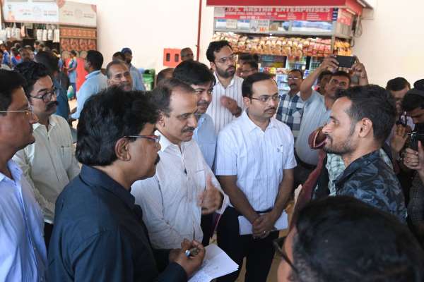 Kharagpur : देशभर के 7,000 से अधिक रेलवे स्टेशनों पर चलाया गया रेल जन संवाद और विशेष स्वच्छता अभियान, SER के 367 स्टेशनों पर आयोजित हुआ कार्यक्रम