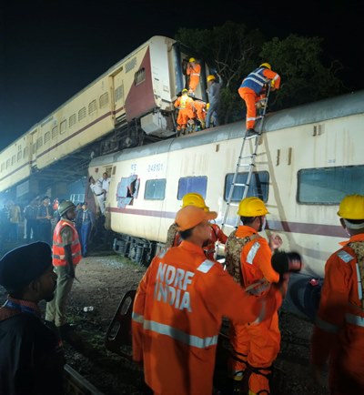 Ranchi : बण्डामुण्डा सीएफ यार्ड में मध्यरात्रि को रेल दुर्घटना की मॉक ड्रिल, तीन की मौत और 19 यात्री घायल होने का किया गया अभ्यास