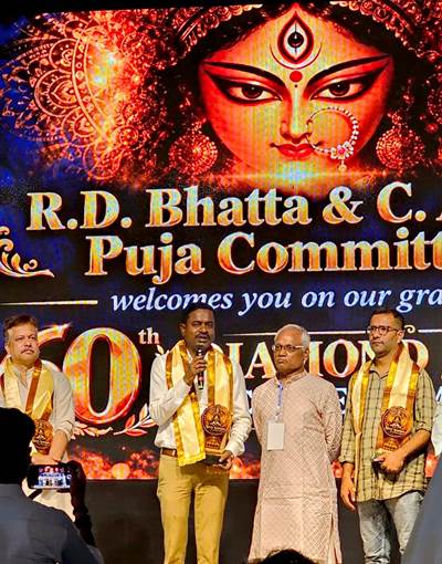 Jamshedpur : आरडी भट्टा एवं सी एरिया पूजा कमेटी ने डायमंड जुबली पर अरिजीत सरकार को प्रदान किया मानव सेवा सम्मान