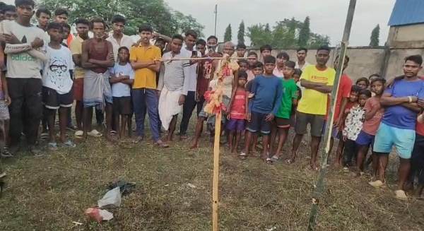 Bahragora : विजयादशमी पर भूमिज समाज पाथरा ने निभाई तीरंदाजी की प्राचीन परंपरा,प्रतिभागियों ने निर्धारित लक्ष्य पर तीर चलाकर साधा निशाना