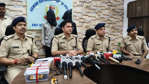 Jamshedpur : परसुडीह से धराए सीतारामडेरा से बाइक चोरी और बिरसानगर में मोबाइल छिनतई के आरोपी, खरीद-बिक्री की सूचना पर पुलिस ने मुरूम मैदान से दबोचा