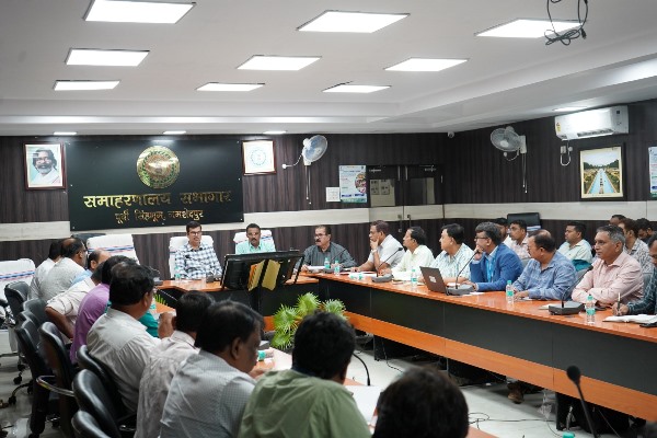 Jamshedpur : दुर्गा पूजा एवं आगामी त्योहारों के मद्देनजर खाद्य प्रतिष्ठानों में सघन जांच अभियान चलाने का उपायुक्त ने दिया निर्देश