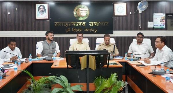 Jamshedpur : अवैध खनन-परिवहन के खिलाफ DC-SSP सख्त, नियमित जांच अभियान चलाने का दिया निर्देश