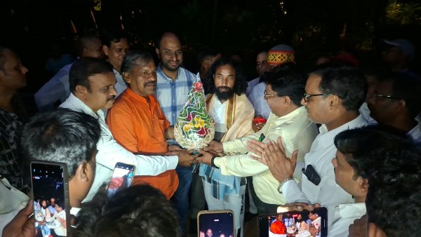 Muri : मुंबई में प्रवासी श्रमिक संवाद कार्यक्रम में शामिल हुए देवेंद्र नाथ महतो, झारखंड सरकार से प्रवासी कल्याण आयोग का गठन करने की मांग