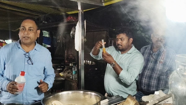 Jamshedpur : दुर्गापूजा को लेकर जमशेदपुर में फूड विभाग अलर्ट, ठेले-खोमचे से लेकर बड़े होटल और रेस्टोरेंट तक जांच अभियान तेज