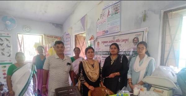 Ghatsila : पावड़ा आंगनबाड़ी केंद्र में आयुष विभाग के विशेष स्वास्थ्य शिविर में अर्थराइटिस व मस्कुलर डिजीज के 300 मरीजों की हुई जांच